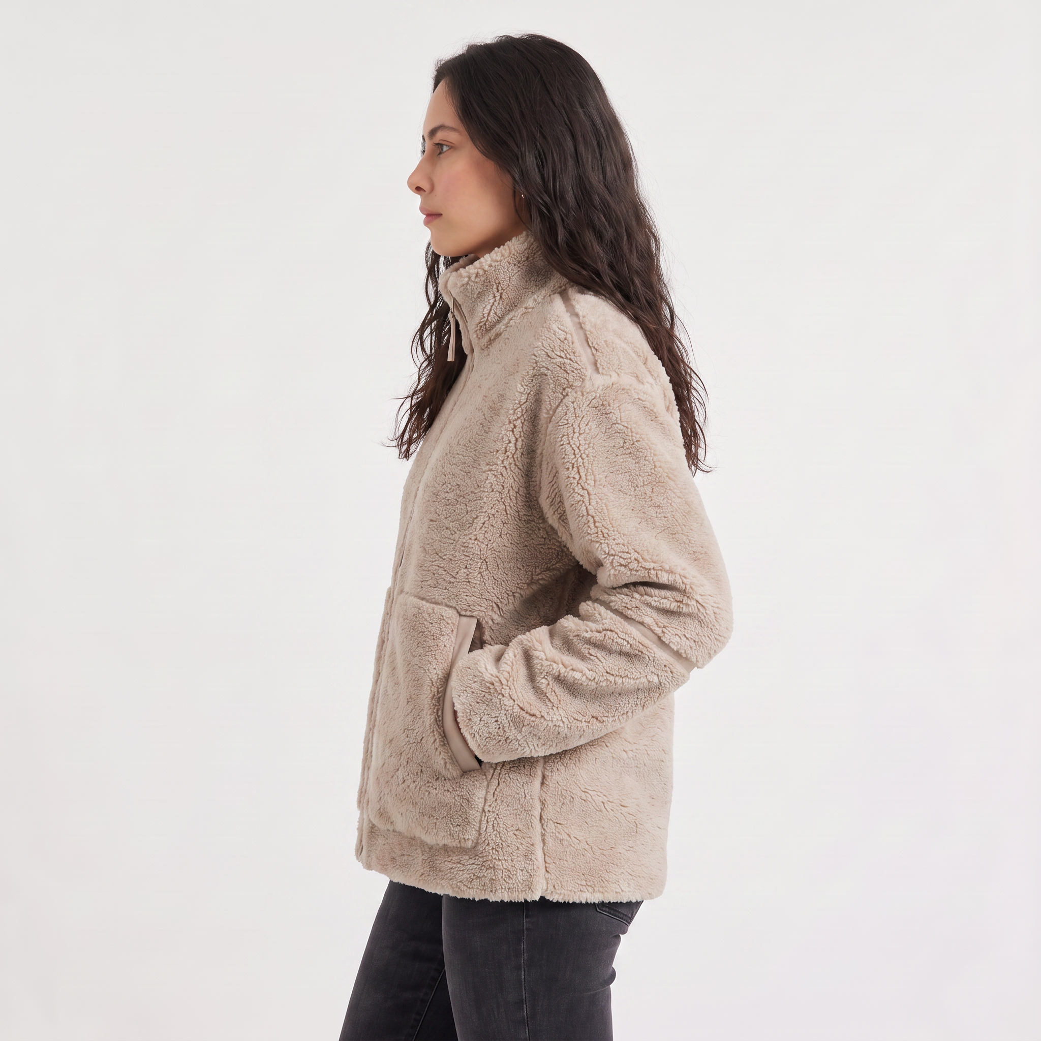 Women's Teddy Fleece Jacket in oversized fit with full-length zip and front pockets, perfect for cozy layering in colder weather. 3
