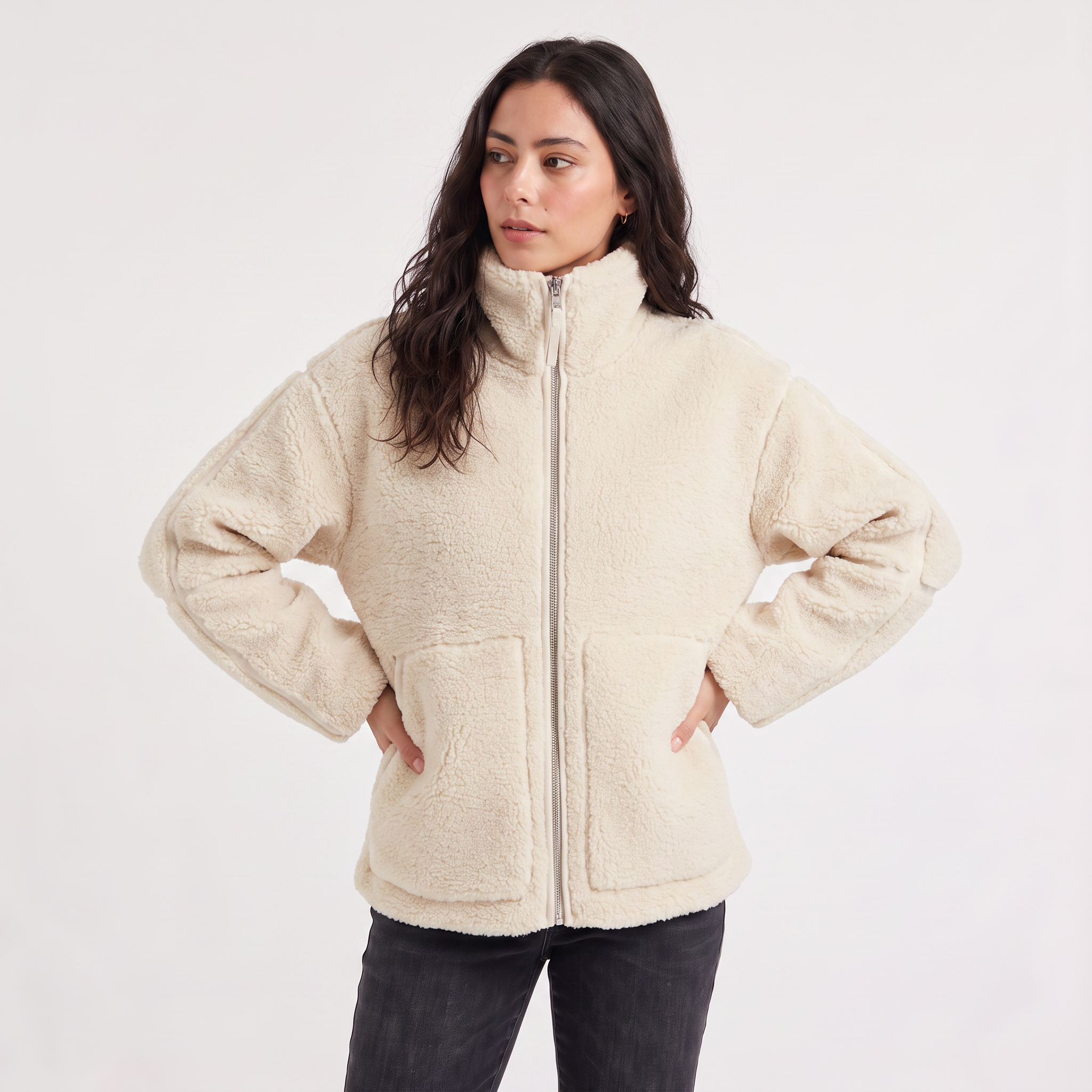 Women's Teddy Fleece Jacket in oversized fit with full-length zip and front pockets, perfect for cozy layering in colder weather. 8