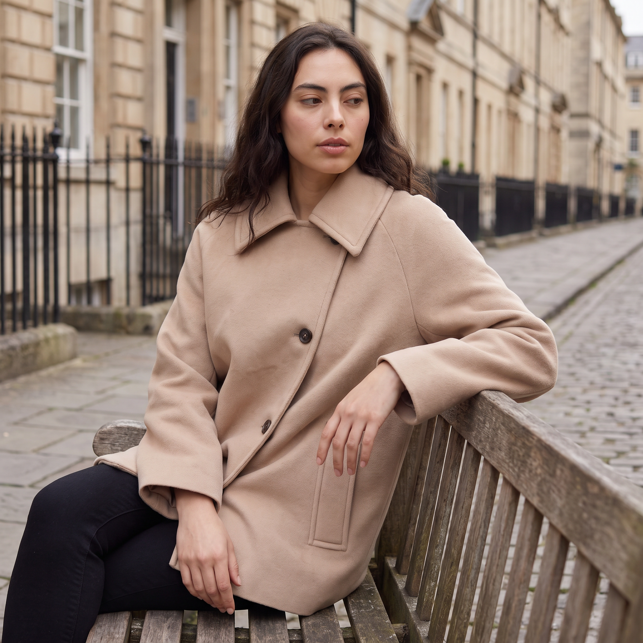 Women’s oversized wool blend coat featuring front button fastening, perfect for winter fashion and warmth. 2