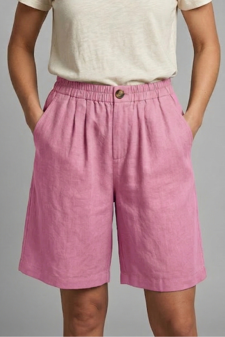Womens linen shorts featuring an elastic waist and side pockets, designed for a relaxed fit perfect for warm weather. 10