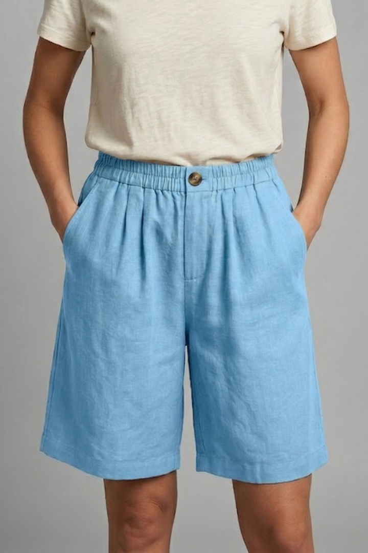 Womens linen shorts featuring an elastic waist and side pockets, designed for a relaxed fit perfect for warm weather. 8
