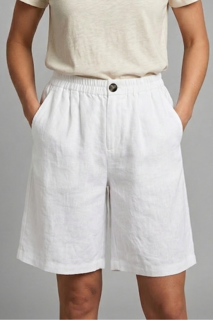 Womens linen shorts featuring an elastic waist and side pockets, designed for a relaxed fit perfect for warm weather. 9